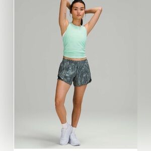 EUC Lululemon Hotty Hot Low Rise Short 4"